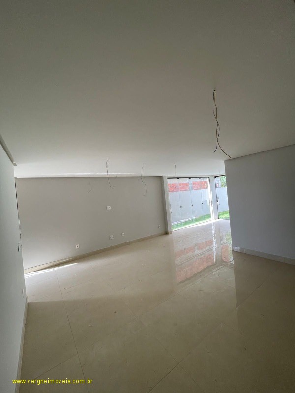 Casa de Condomínio à venda com 4 quartos, 220m² - Foto 5