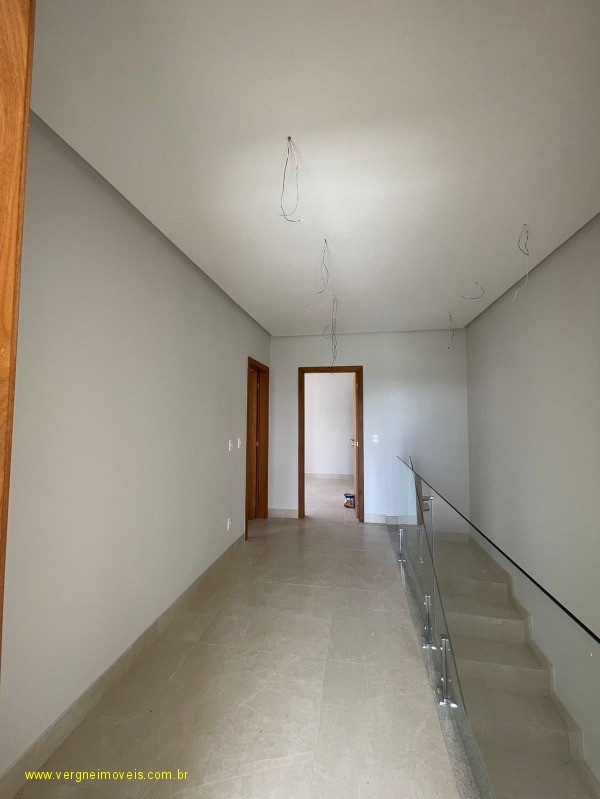 Casa de Condomínio à venda com 4 quartos, 220m² - Foto 21