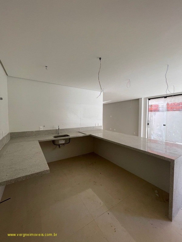 Casa de Condomínio à venda com 4 quartos, 220m² - Foto 14