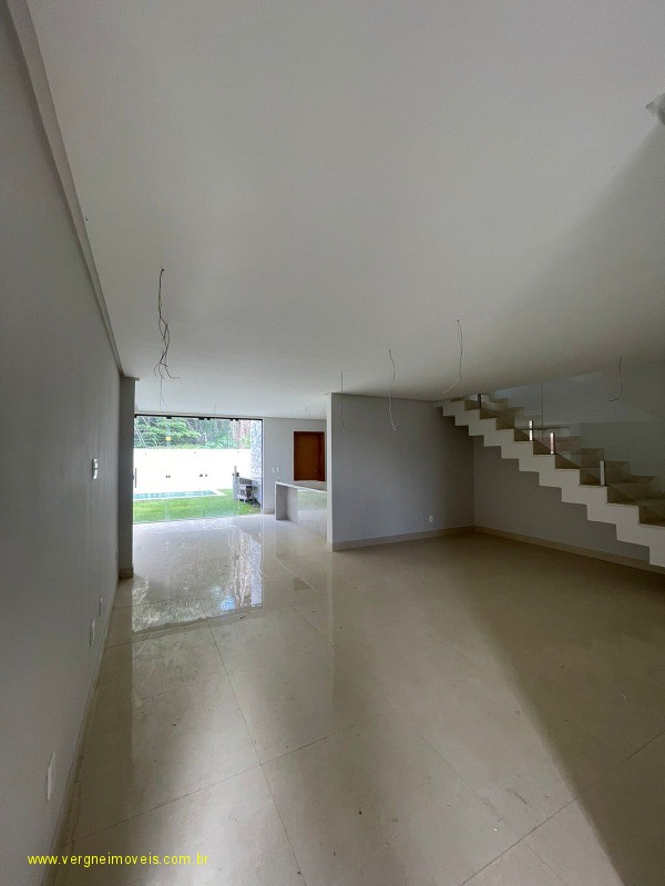 Casa de Condomínio à venda com 4 quartos, 220m² - Foto 30