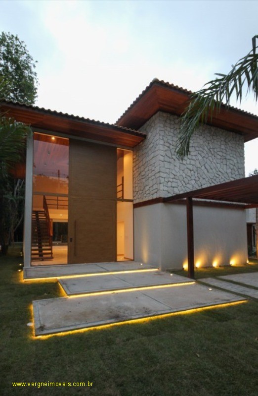 Casa de Condomínio à venda com 4 quartos, 220m² - Foto 2