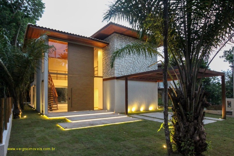 Casa de Condomínio à venda com 4 quartos, 220m² - Foto 1