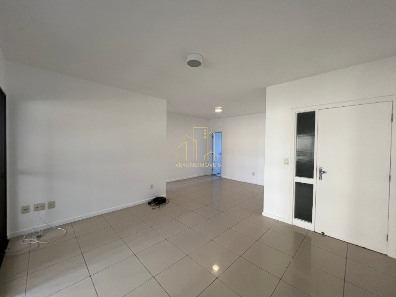 Apartamento para alugar com 4 quartos, 156m² - Foto 3