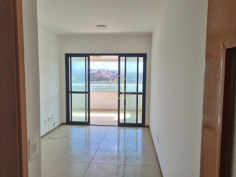 Apartamento à venda com 2 quartos, 70m² - Foto 2