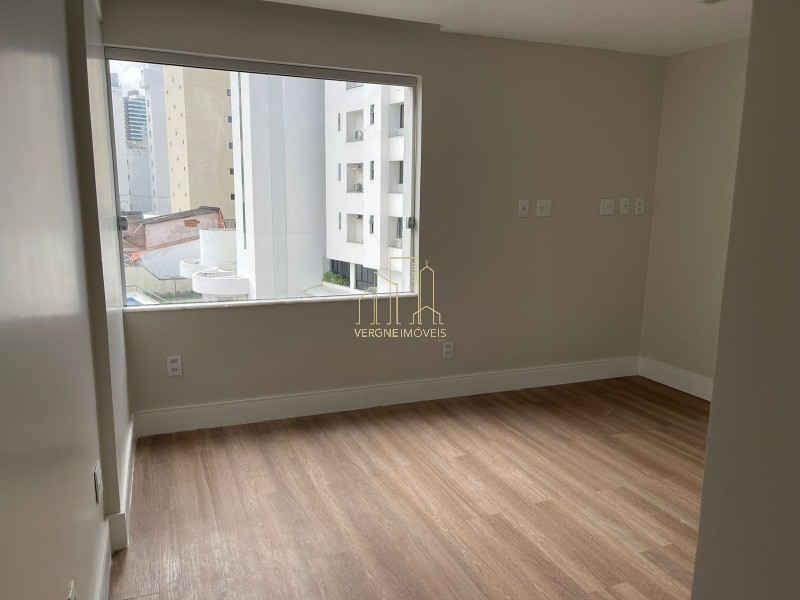 Apartamento à venda com 3 quartos, 143m² - Foto 7