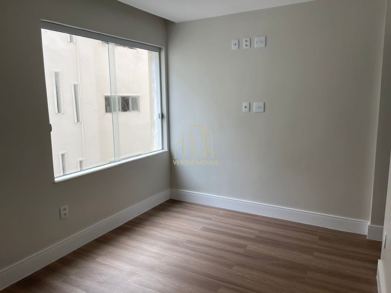 Apartamento à venda com 3 quartos, 143m² - Foto 2