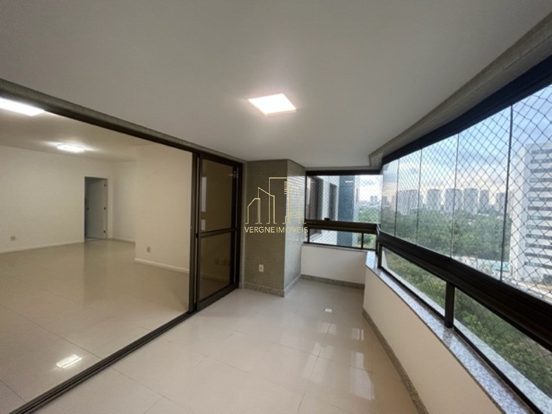 Apartamento à venda com 4 quartos, 156m² - Foto 2