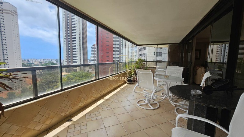 Apartamento à venda com 4 quartos, 268m² - Foto 2