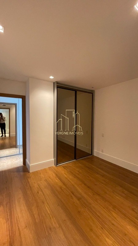 Apartamento à venda com 4 quartos, 242m² - Foto 16