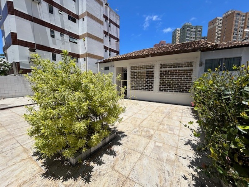 Casa à venda com 3 quartos, 421m² - Foto 1