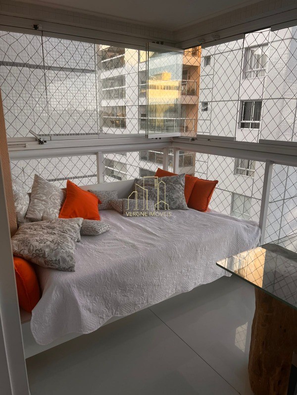 Apartamento à venda com 3 quartos, 131m² - Foto 3