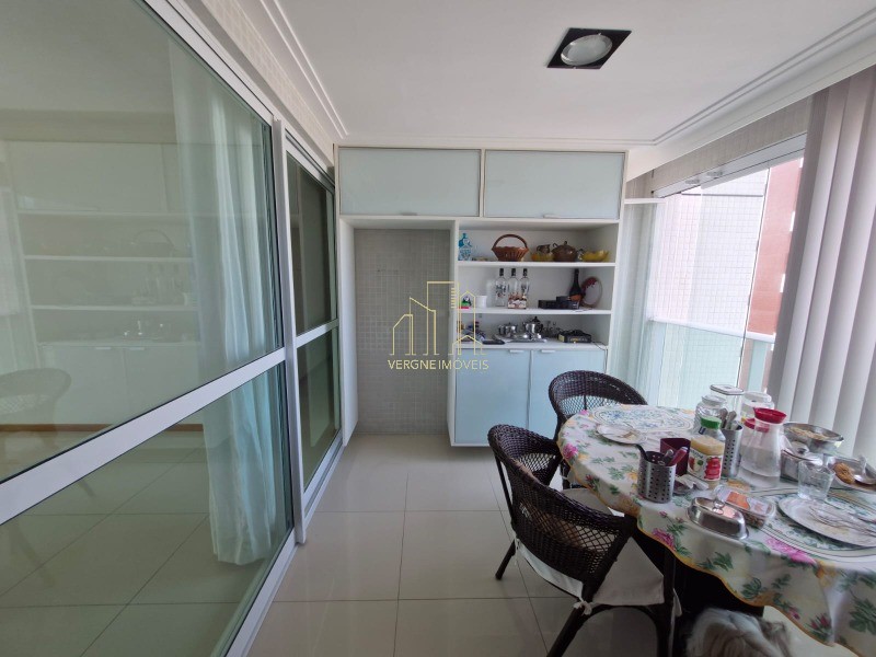 Apartamento à venda com 4 quartos, 187m² - Foto 2