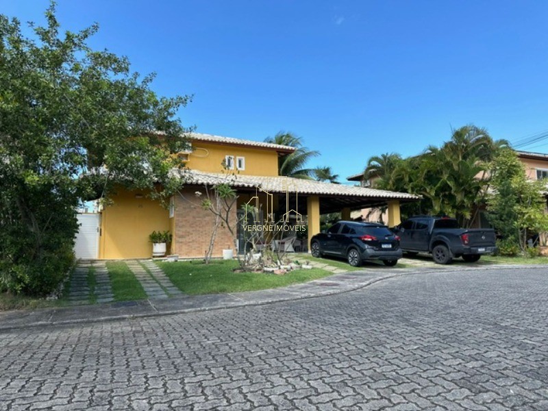 Casa de Condomínio à venda com 4 quartos, 209m² - Foto 1