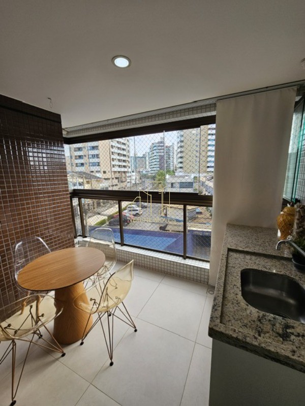 Apartamento à venda com 2 quartos, 70m² - Foto 2