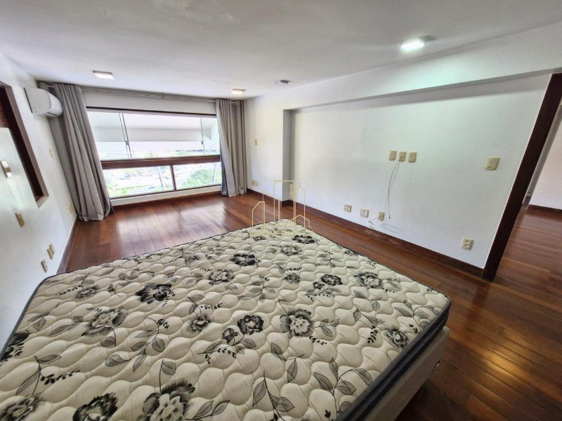 Casa de Condomínio à venda com 4 quartos, 560m² - Foto 21