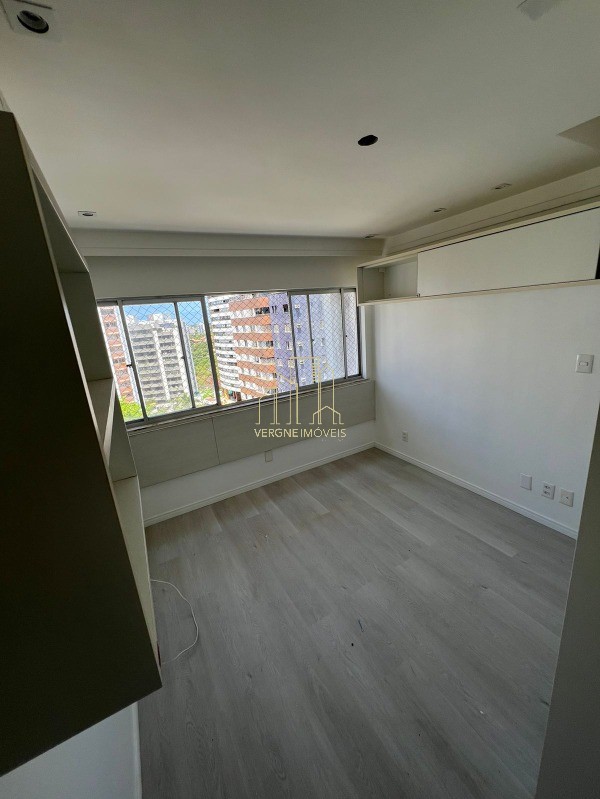 Apartamento à venda com 4 quartos, 140m² - Foto 13