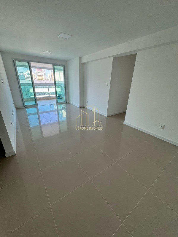 Apartamento à venda com 3 quartos, 126m² - Foto 2