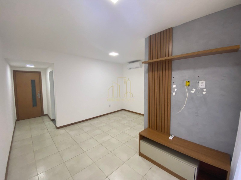 Apartamento à venda com 2 quartos, 70m² - Foto 3