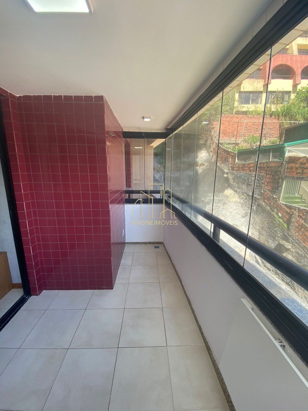 Apartamento à venda com 2 quartos, 70m² - Foto 2