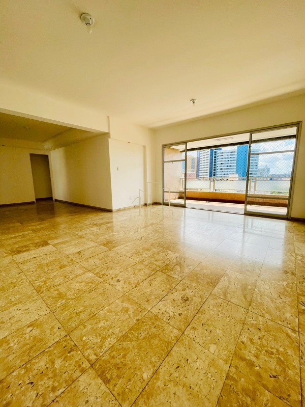 Apartamento à venda com 4 quartos, 200m² - Foto 4