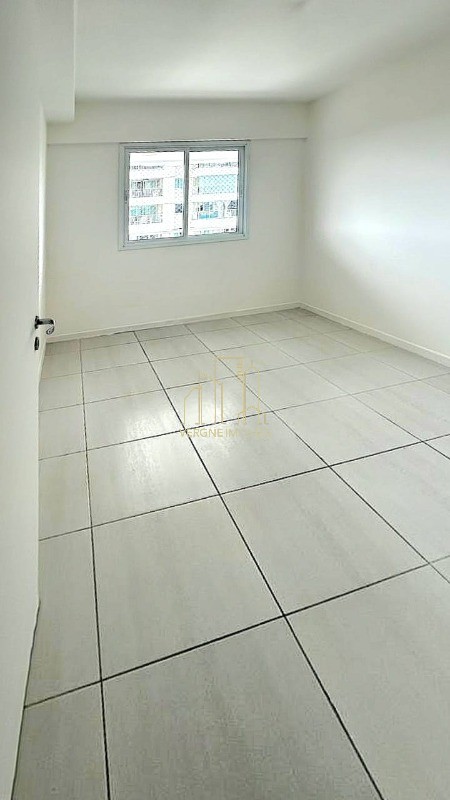 Apartamento à venda com 2 quartos, 67m² - Foto 4