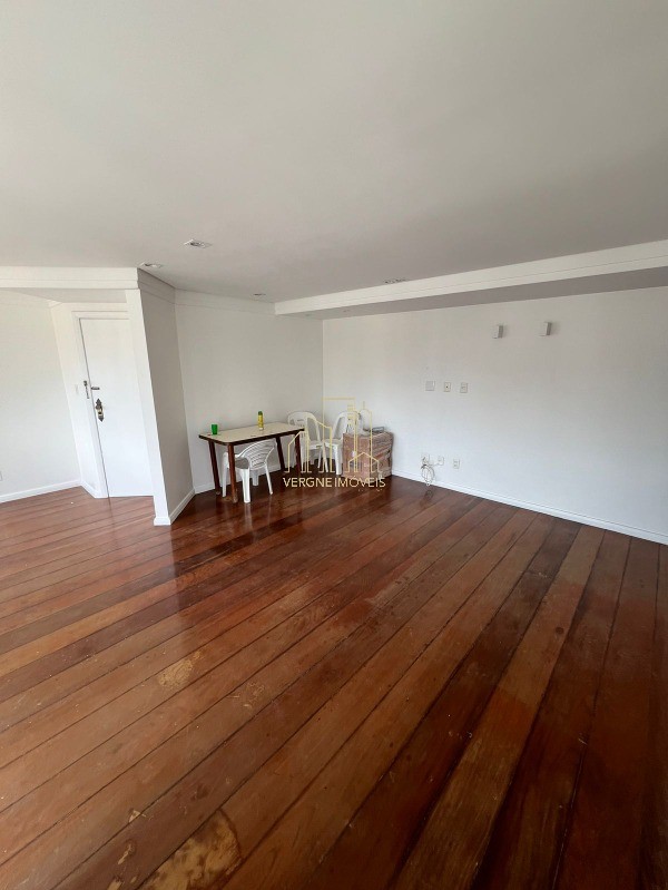 Apartamento à venda com 4 quartos, 140m² - Foto 5