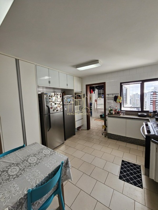 Apartamento à venda com 4 quartos, 205m² - Foto 25