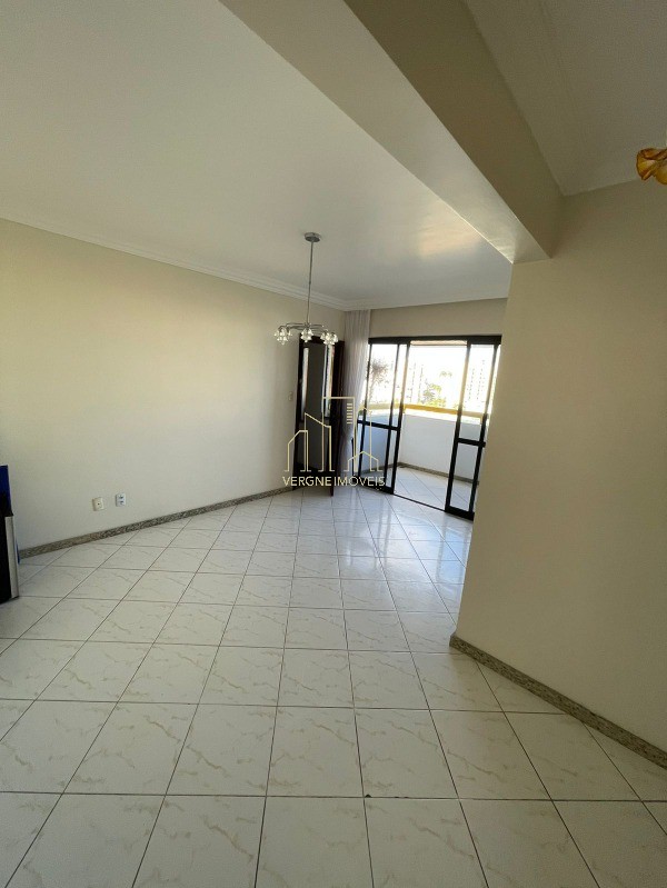 Apartamento à venda com 3 quartos, 100m² - Foto 3