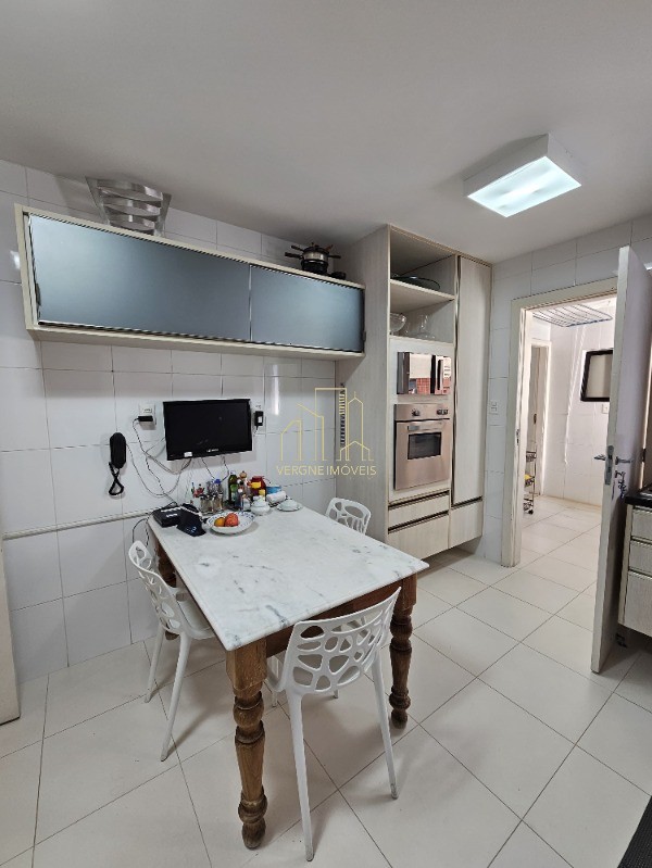 Apartamento à venda com 3 quartos, 205m² - Foto 35