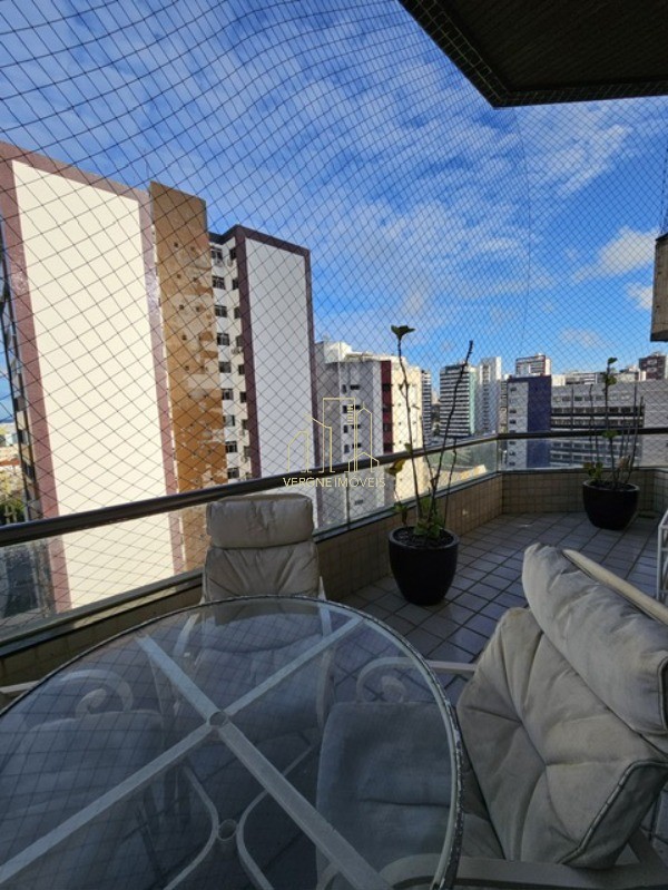 Apartamento à venda com 3 quartos, 205m² - Foto 2