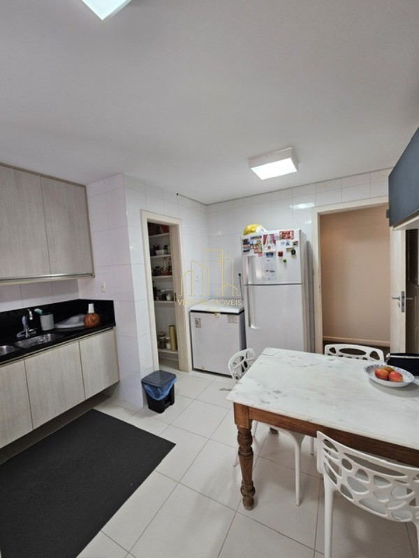 Apartamento à venda com 3 quartos, 205m² - Foto 34