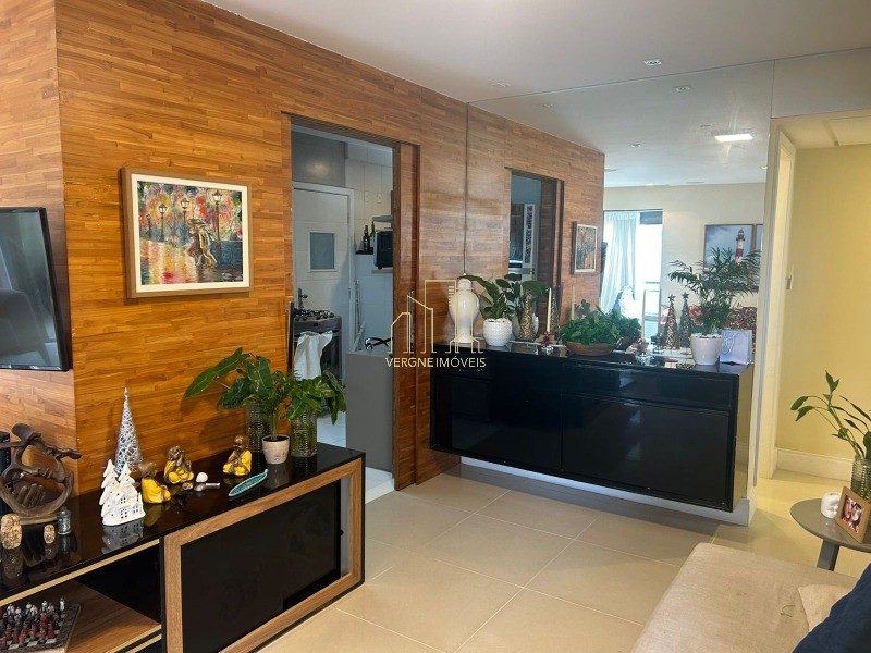 Apartamento à venda com 3 quartos, 145m² - Foto 3