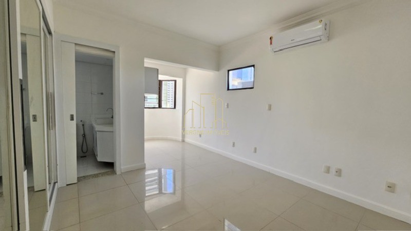 Apartamento à venda com 4 quartos, 152m² - Foto 4