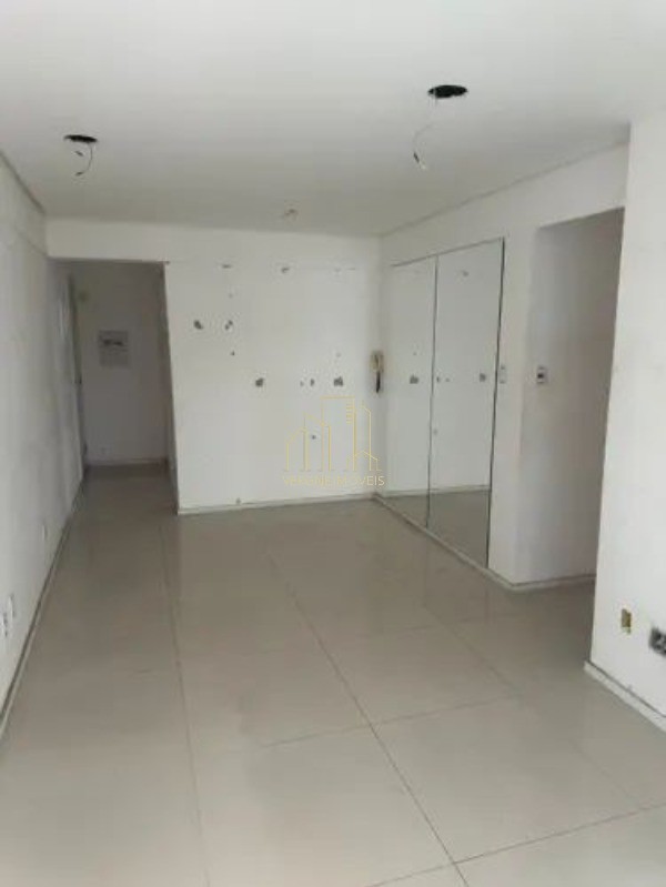 Apartamento à venda com 3 quartos, 80m² - Foto 2