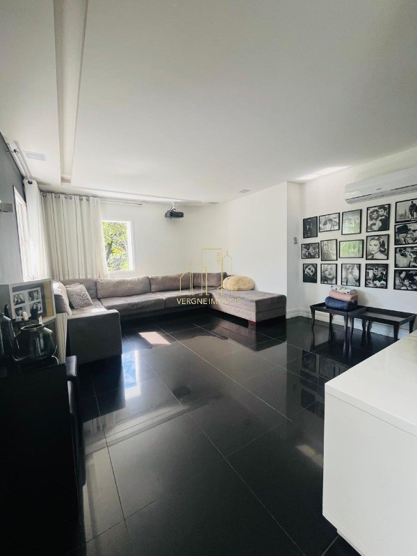 Casa à venda com 4 quartos, 600m² - Foto 17