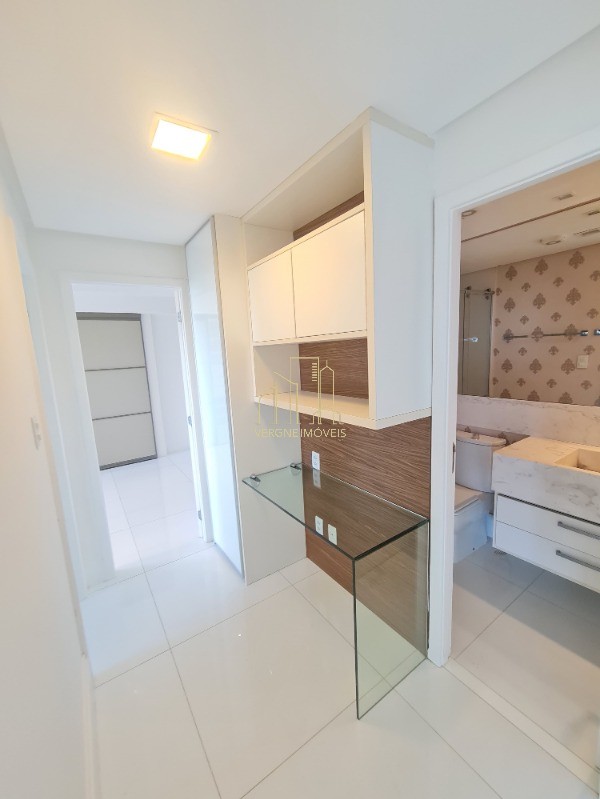 Apartamento para alugar com 2 quartos, 97m² - Foto 13