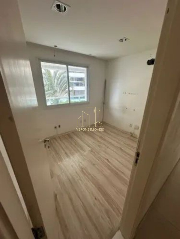 Apartamento à venda com 3 quartos, 80m² - Foto 4