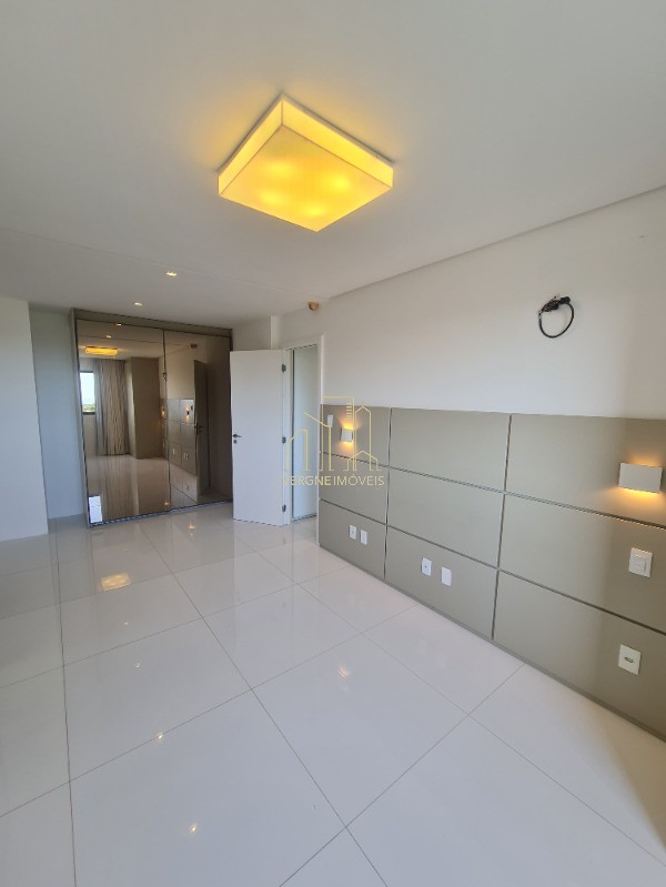 Apartamento para alugar com 2 quartos, 97m² - Foto 17