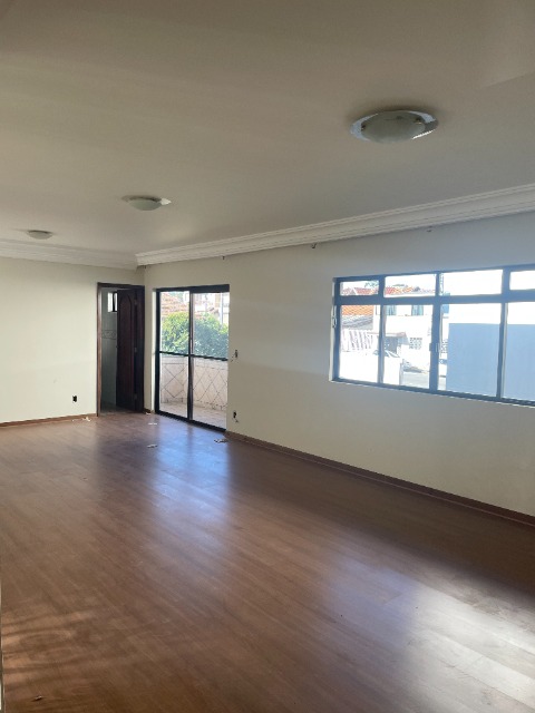 Prédio Inteiro à venda com 3 quartos, 700m² - Foto 7