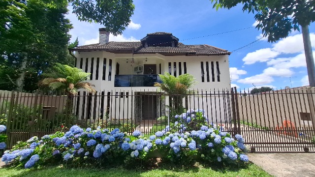 Sobrado à venda com 4 quartos, 422m² - Foto 1