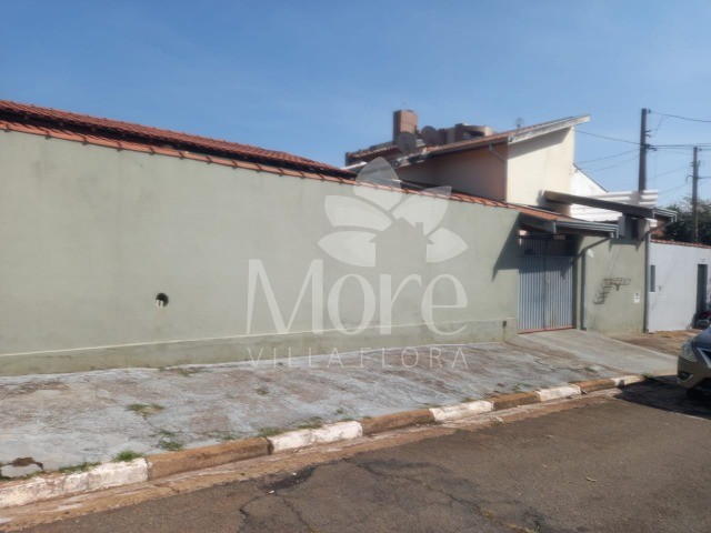 Casa à venda com 2 quartos, 200m² - Foto 1