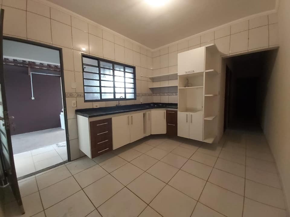 Casa à venda com 2 quartos, 92m² - Foto 2