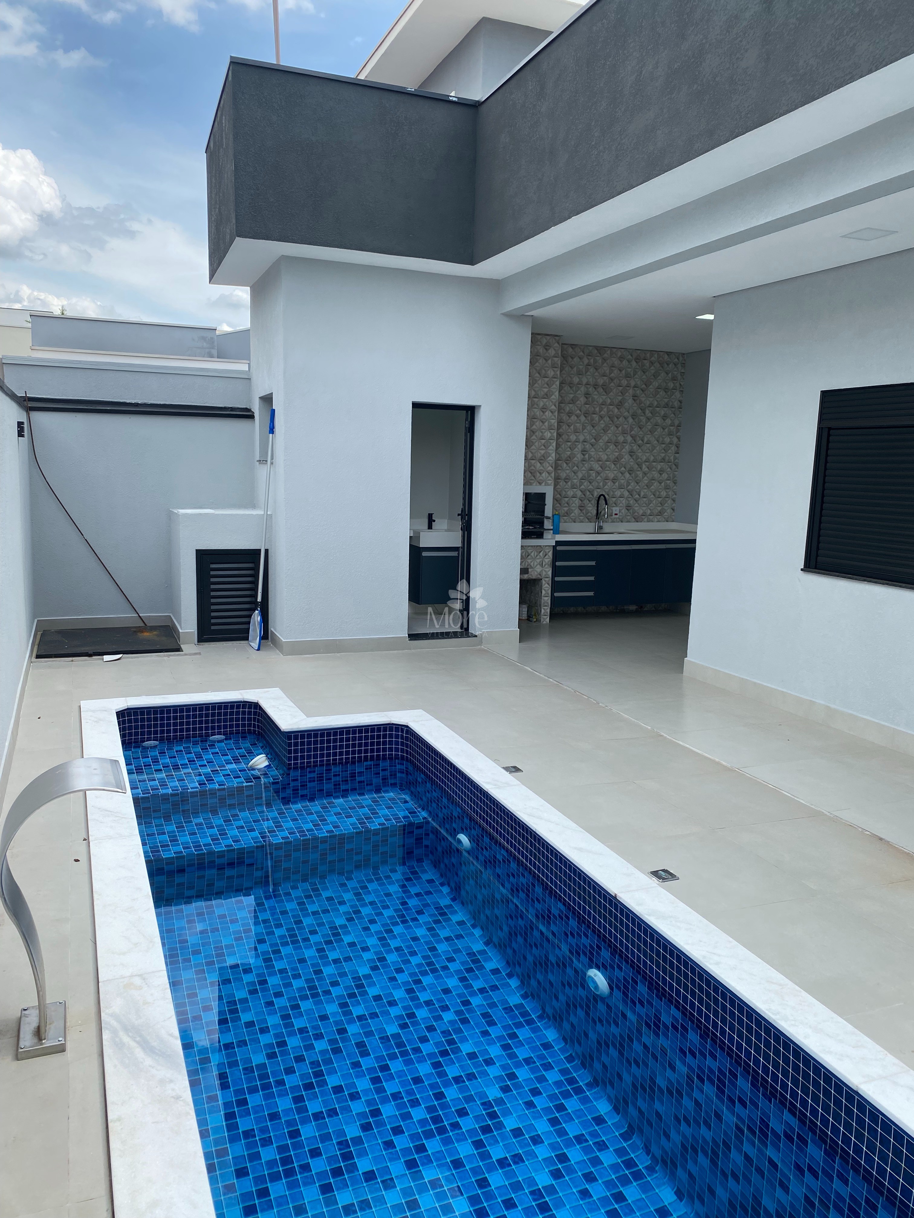 Casa de Condomínio à venda com 3 quartos, 250m² - Foto 2