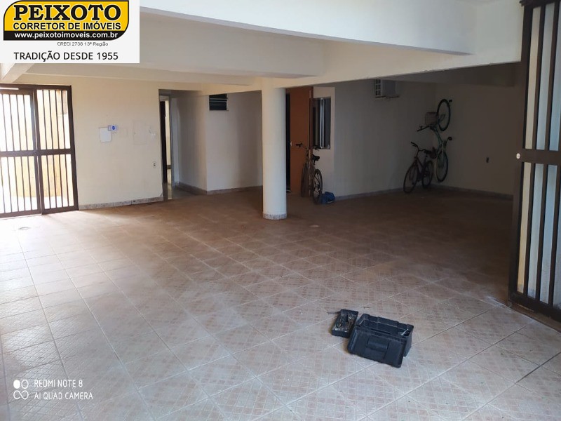 Casa à venda com 8 quartos, 750m² - Foto 18