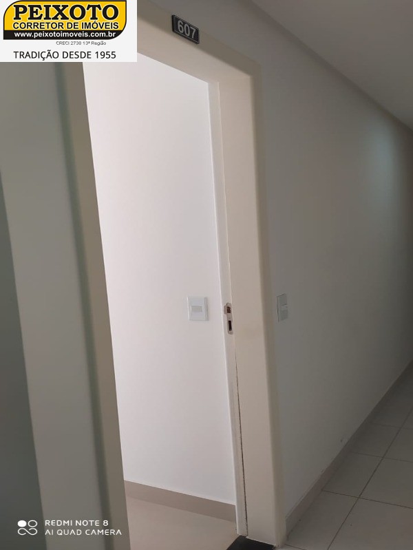 Apartamento à venda com 2 quartos, 70m² - Foto 2