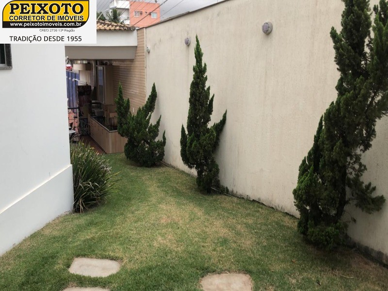 Casa à venda com 4 quartos, 600m² - Foto 1