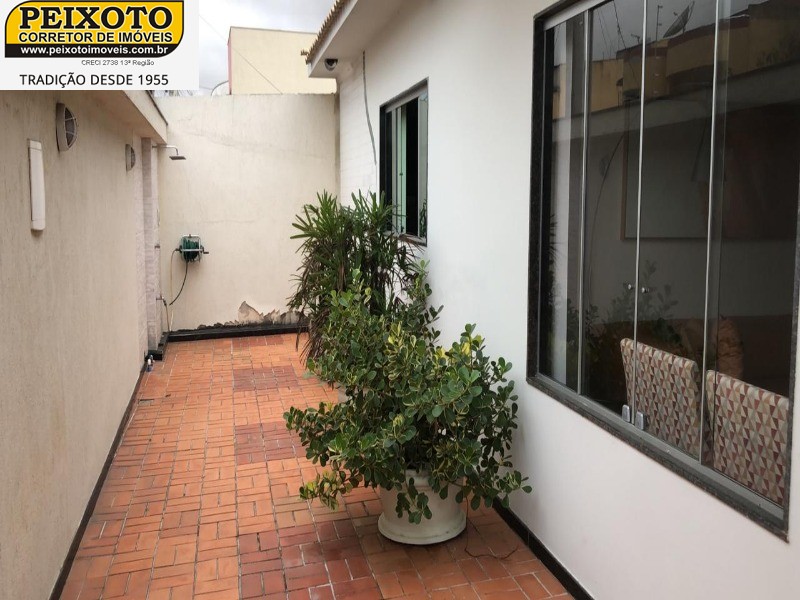 Casa à venda com 4 quartos, 600m² - Foto 29