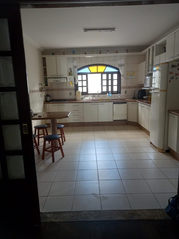 Casa à venda com 3 quartos, 240m² - Foto 12