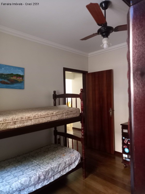 Casa à venda com 3 quartos, 240m² - Foto 17