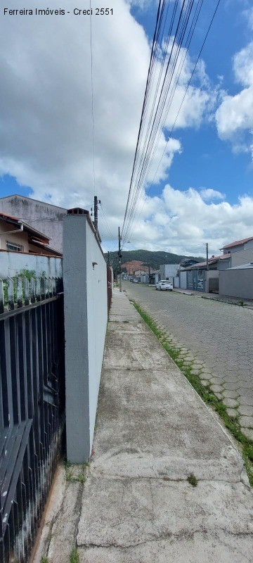 Casa à venda com 3 quartos, 100m² - Foto 3